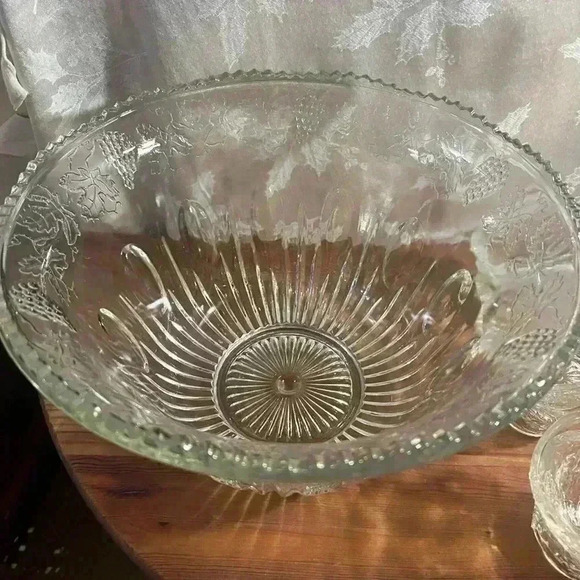 Indiana Glass Clear Punch Bowl and Cups Harvest  Grapes Fruit Pattern Vintage - Picture 3 of 5